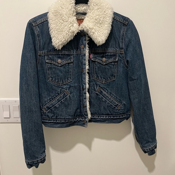 Levi’s Cropped Sherpa Trucker Denim Jacket Size Medium - Picture 3 of 6